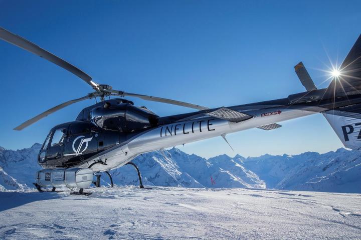 Helicopter lands on Mt Cook